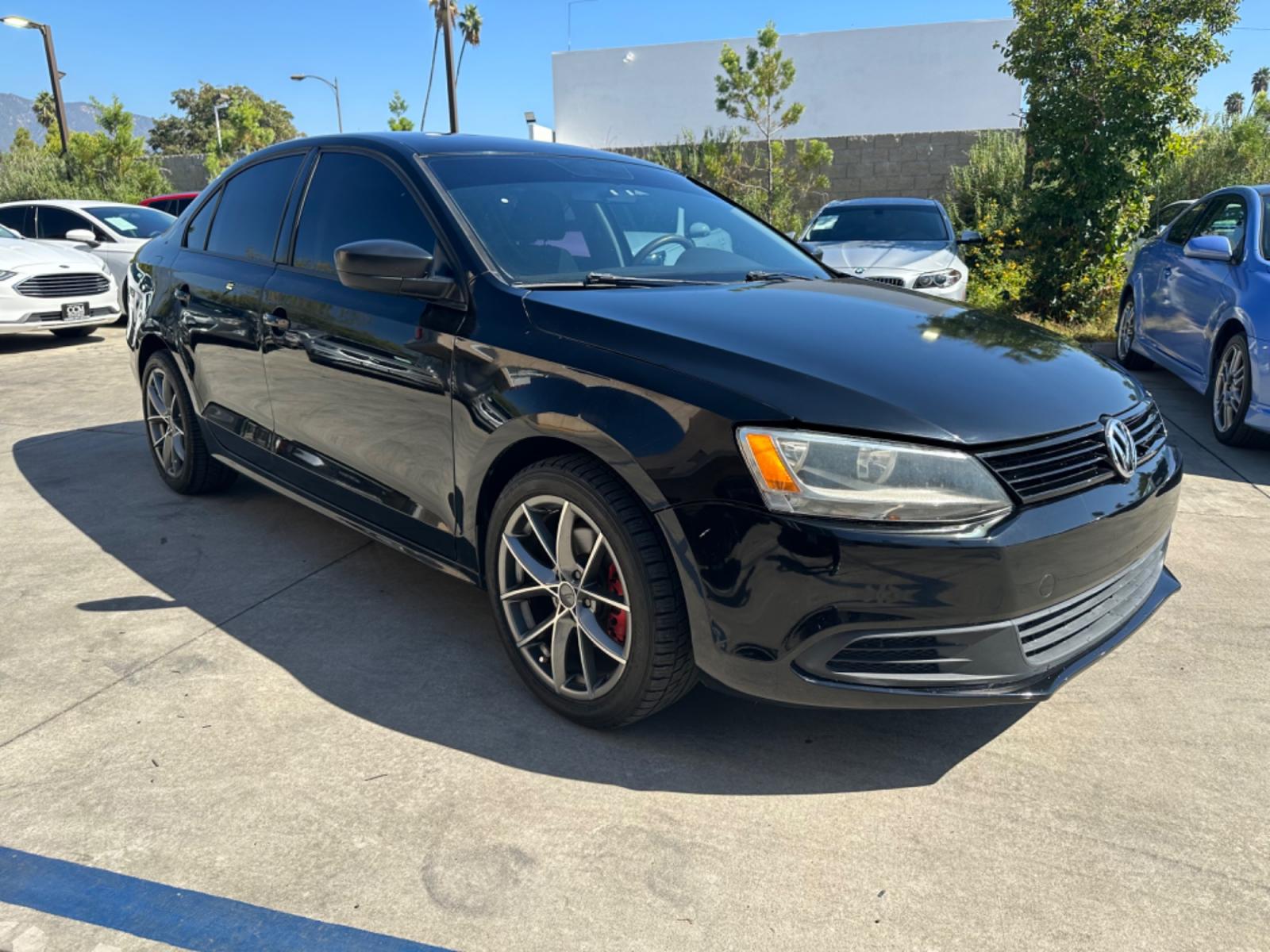 2015 Black /Black Volkswagen Jetta SE 5M (3VWD17AJ4FM) with an 1.8L L4 DOHC 20V engine, Automatic transmission, located at 30 S. Berkeley Avenue, Pasadena, CA, 91107, (626) 248-7567, 34.145447, -118.109398 - Black on Black! Premium Wheels! The 2015 Volkswagen Jetta SE encapsulates the ideal blend of contemporary design, advanced features, and the reliable performance Volkswagen is renowned for. Its sleek contours and sophisticated aesthetics reflect urban sensibilities, making it perfect for city drive - Photo #6